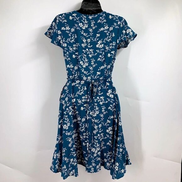 ZAFUL‎ Women's Tiny Floral Ruffle Wrap Short Sleeve Mini Dress Size M NWT - Picture 2 of 13
